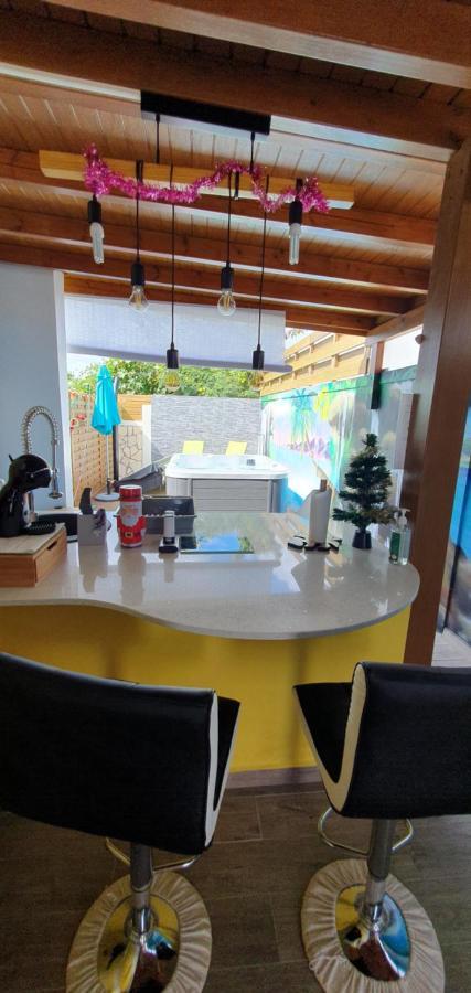 "Chez Claudia "Charmant Logement Avec Jacuzzi Privatif En Toute Intimite Sur Belle Terrasse Exterieure En Bois Et Piscine Courcelles Exterior foto